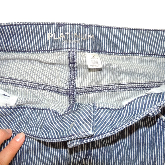 CHICO"S SKINNY JEANS. SIZE 2 (12)🔴 - Picture 2 of 7